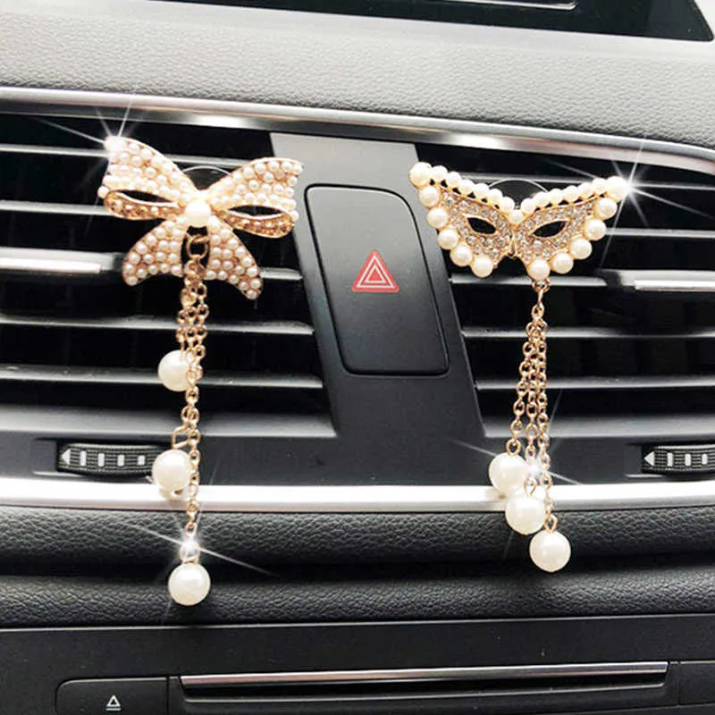 Dekorationer Diamond Butterfly Tassel Pendant Parfym Conditioner Fragrance Air Outlet Clip Balm Car Interior Acce 0209