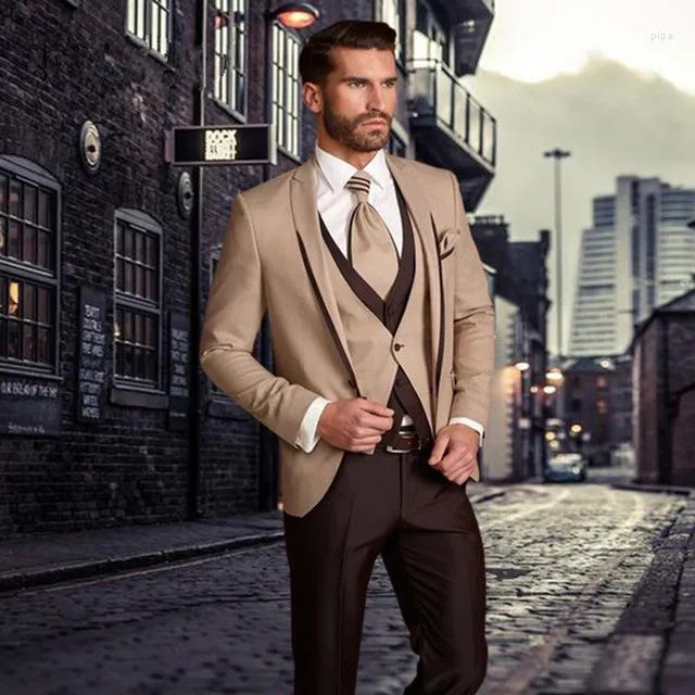 Abiti da uomo 2023 Classico Beige Marrone Abito da uomo Set Testimoni dello sposo Smoking dello sposo Matrimonio Su misura (Giacca Pantaloni Gilet)