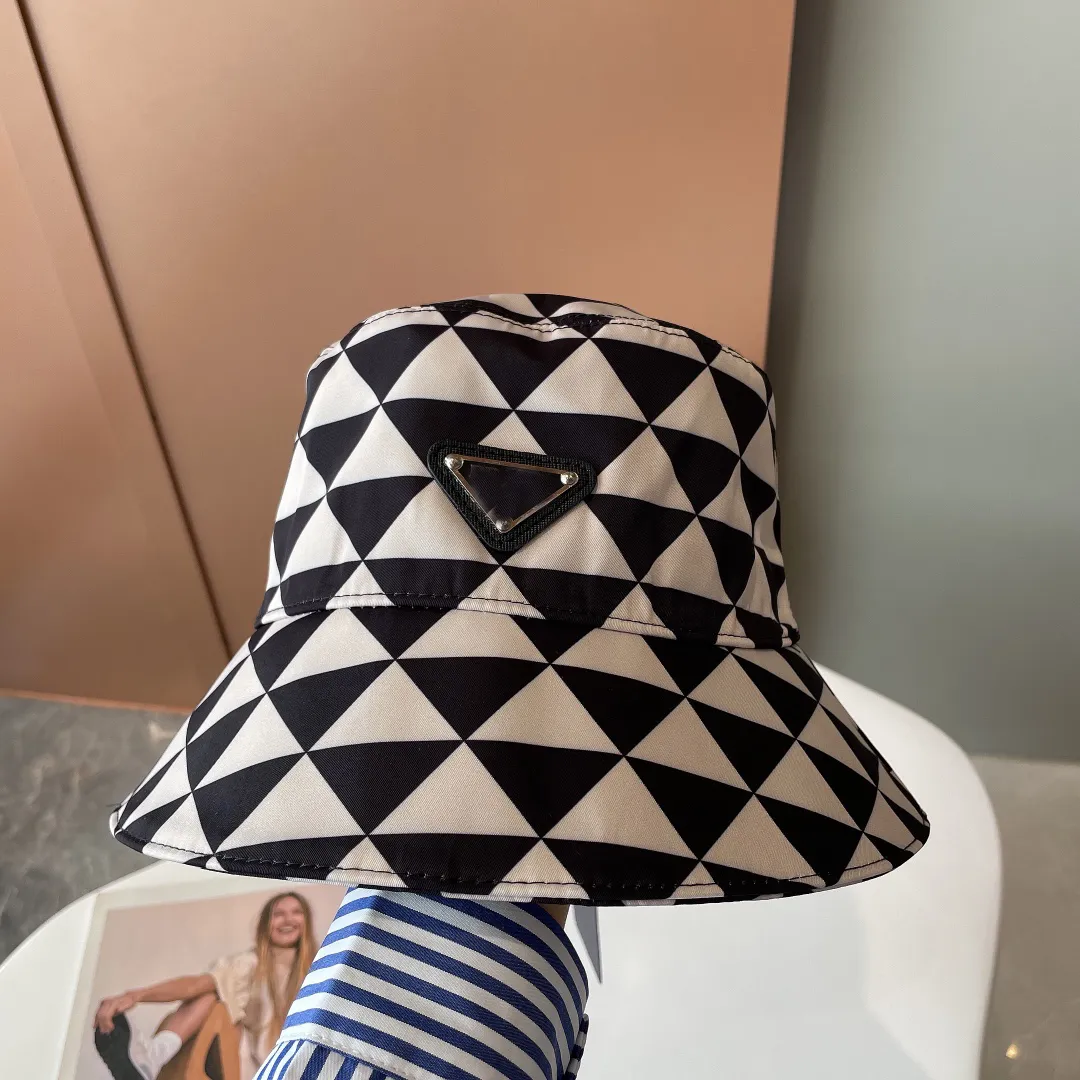 Luxury Designer Womens Winter Bucket Hats For Women Wide Brimmed