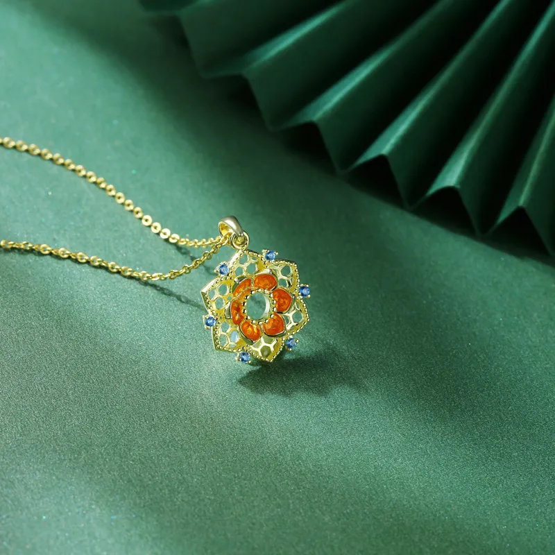 Partia przychylna Dunhuang Lotus Oryginalne 925 Srebrny mikro-set kolor klejnot cyrkon Naszyjnik dla żeńskiego naszyjnika lekkiego luksusu