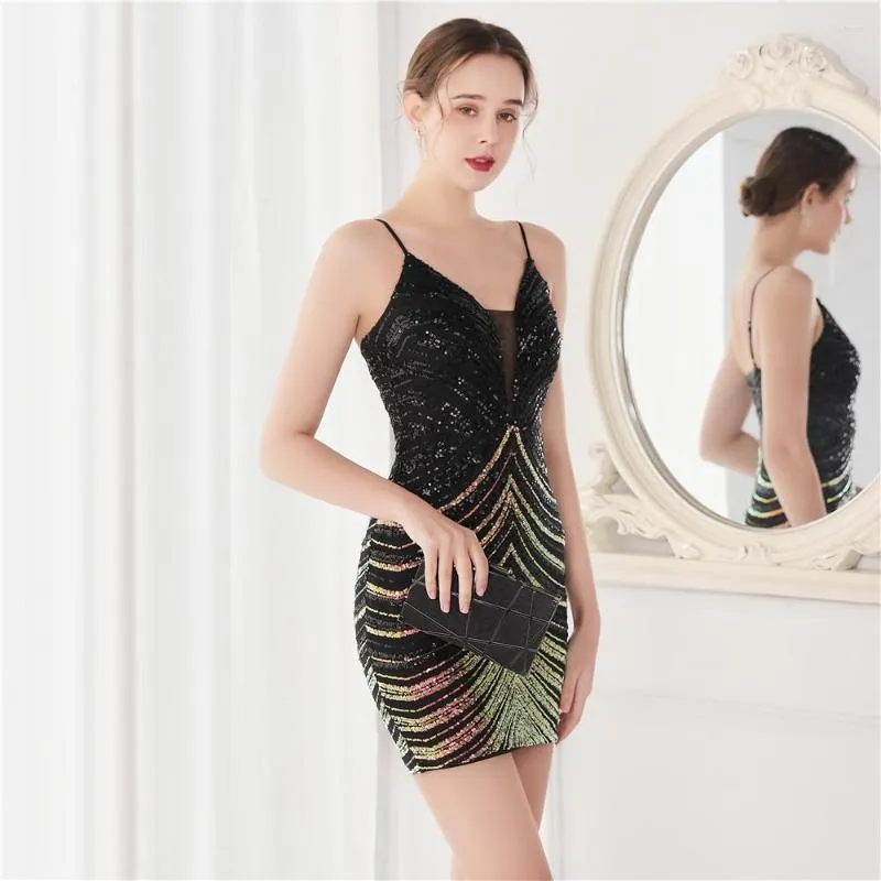 Feestjurken 2023 vrouwen elastische bodycon korte cocktail voor nachtclub v nek pailletten spaghetti strap mini avondvestidos dres dres