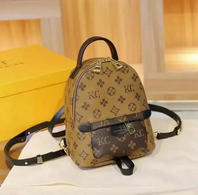 Nuovo zaino Borsa a tracolla da donna classica con patta Borsa a tracolla in pelle di vitello trapuntata con lettera a doppia catena in oro Elegante borsa di design di lusso 54156