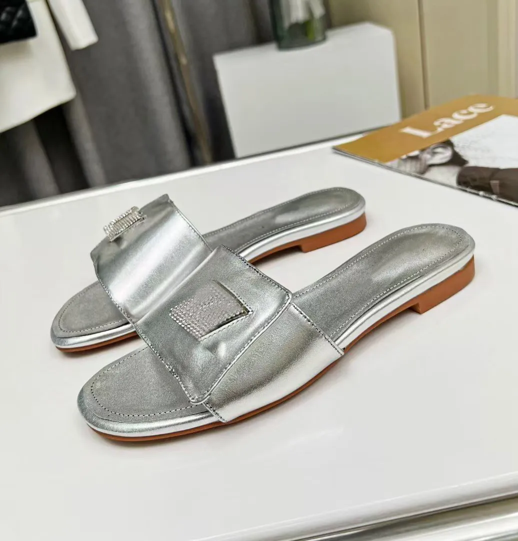Summer Brand Sandals Flat Slipper Sandal Slide Flats L￥s det guld ￤kta l￤der med Strass Crystal Buckle Luxury Beach Slip p￥ EU35-43 med l￥da