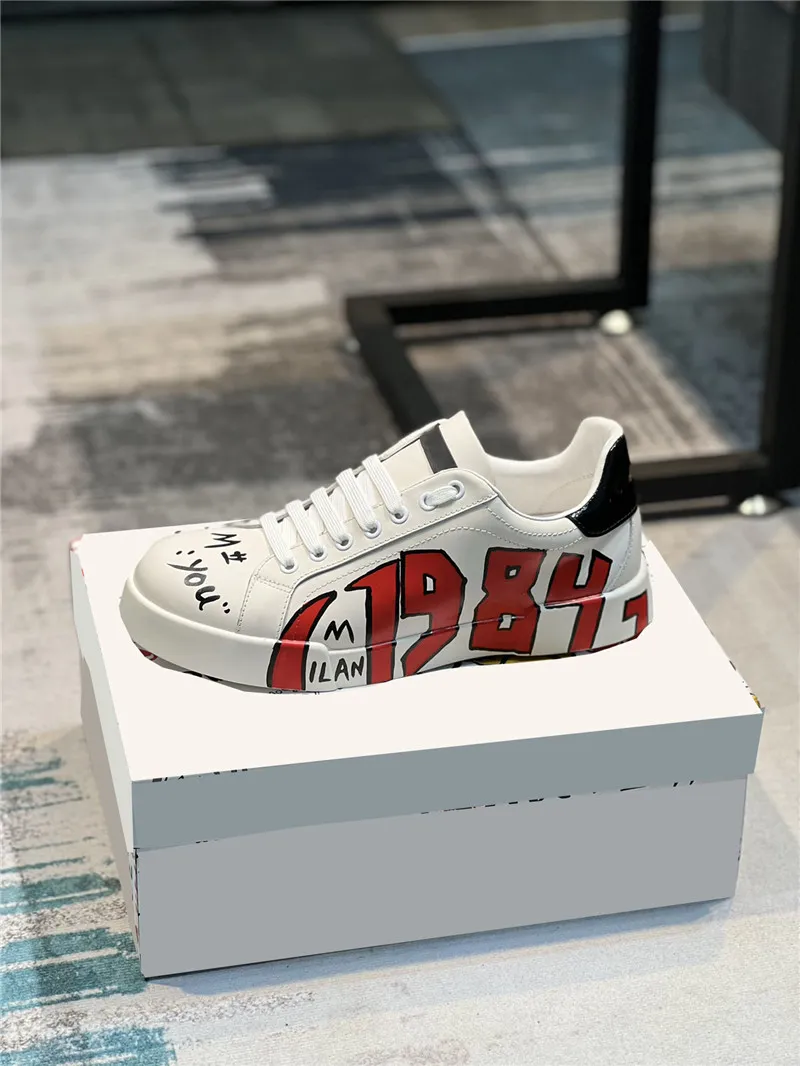 Designer di lusso della migliore qualità NS1 White Leather Red Love Tops Family Patch Family Flat Sorrento Stamping Sneaker con scatola