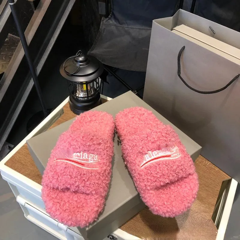 Pantuflas de lana para mujer, pantuflas de diseñador con desgastes gruesos de invierno, zapatos de pareja de gran tamaño