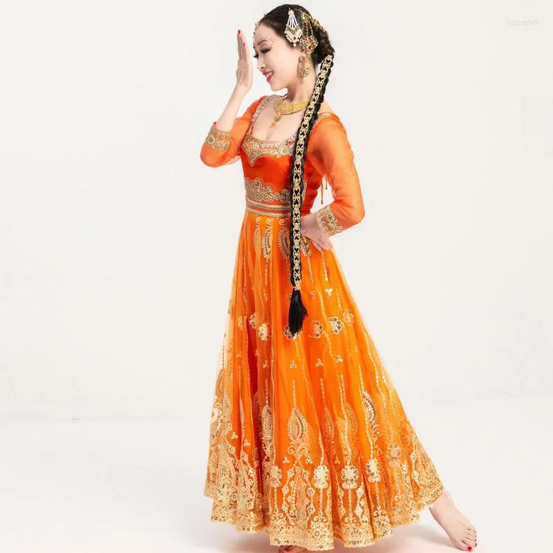 Roupas étnicas de alta qualidade feitas na Índia Pakistan sarees for woman salwar kameez vestor de desempenho de dança lindos bordados