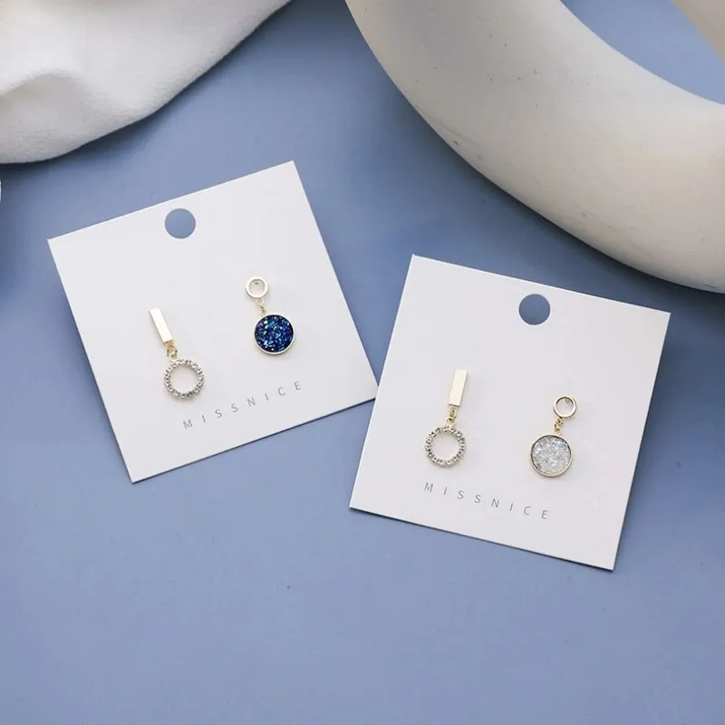 2023 Fashion Stud Shiny Round Hollow Crystal Asymmetrical Drop Earring For Women Fine Geometric Zircon Earrings Br￶llop Smycken g￥vor