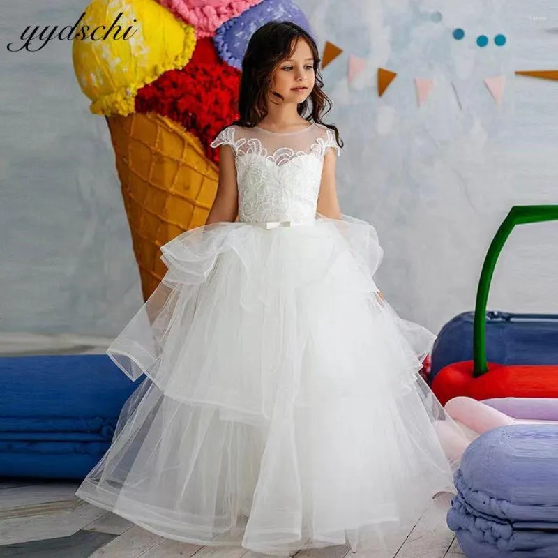 女の子のドレス結婚式のための白い花2023スクープネックフロアの長さ短袖プリンセスバースデーパーティーファースト聖体