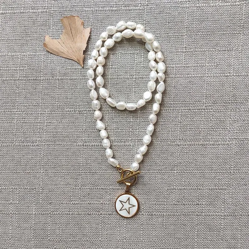 Collane con ciondolo Collana lunga di perle naturali da donna Gioielli d'acqua dolce irregolari fatti a mano Moda Anno classico Regalo per gli amici Collier