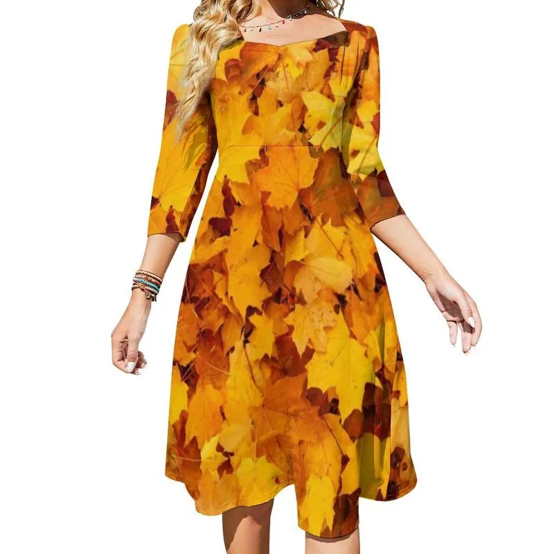 الفساتين غير الرسمية أوراق الخريف تصميم لباس أنثى جمالية صفراء كاواي مع القوس الصيف الصيف كبير الحجم
