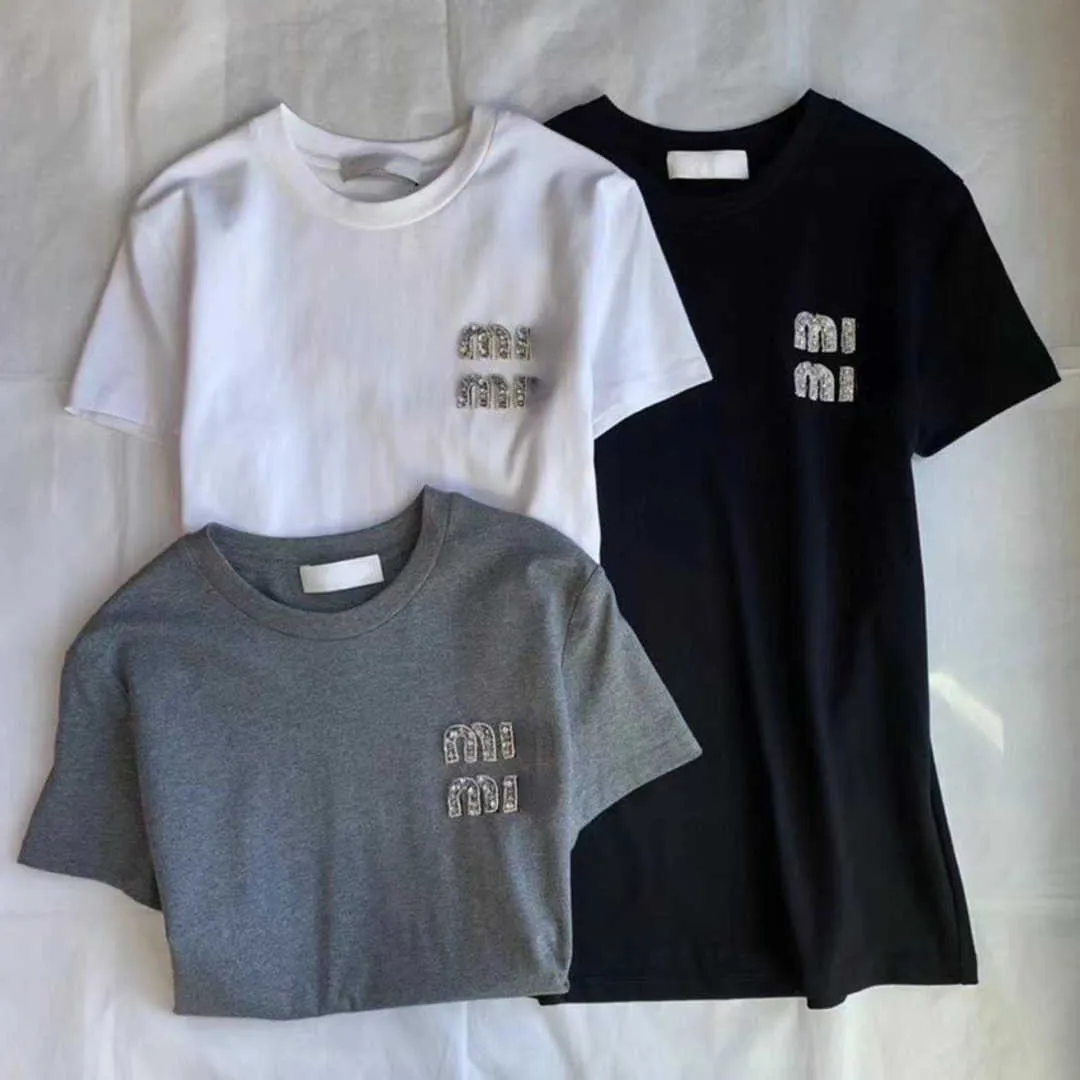 Miu Tees T 셔츠 디자이너 여성 이른 봄 단순한 패션 크리스탈 다이아몬드 문자 캐주얼 짧은 슬리브 목 목 상단 느슨한 티셔츠 폴로 셔츠