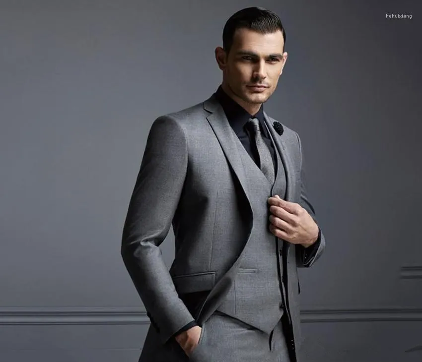 Trajes de hombre Traje gris oscuro para hombre Moda Novio Boda para hombres 3 piezas Slim Fit Esmoquin Hombre Blazer Chaleco Pantalones