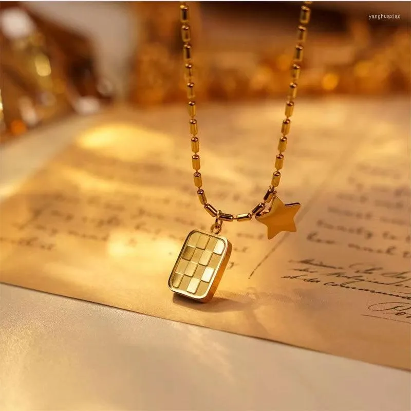 Naszyjniki wiszące barokowy luksusowy stal ze stali nierdzewnej Star Naszyjnik dla kobiet geometrycznych Gold Square kratą biżuterię