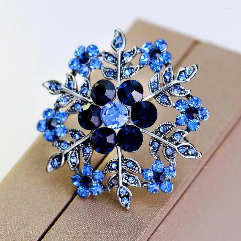 Broches Snowflake Floral Circle Rhinestone broche pin kerstvakantie accessoires bulk bruiloft knop decoratie