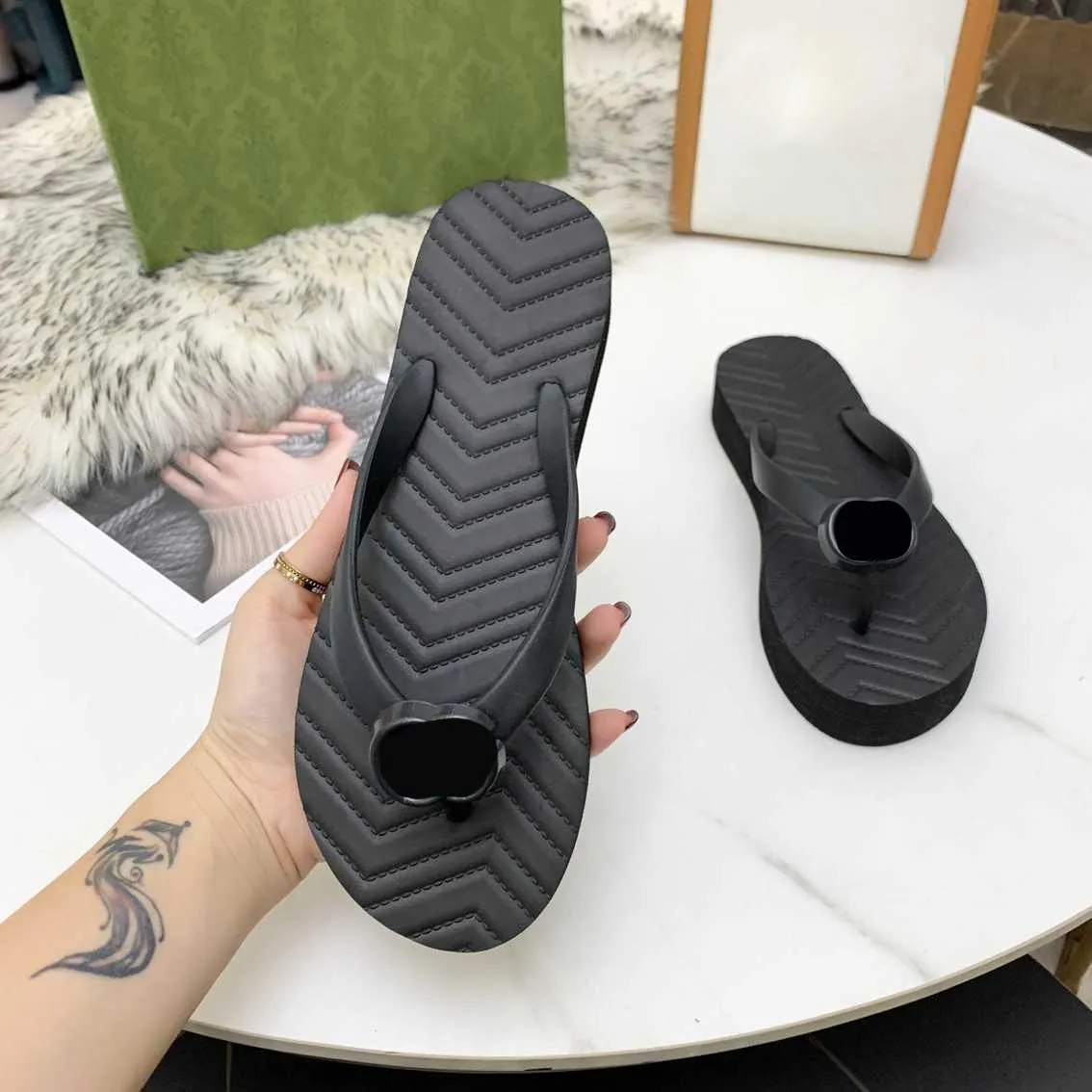 2023 designer flip flops fashion slippers simple women men slippers summer beach rubber black white green sandals slides size 35-42