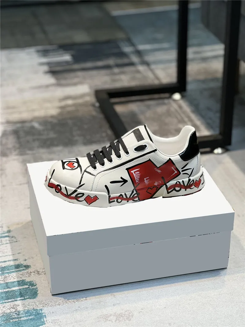 Bestkvalitativ lyxdesigner NS1 White Leather Red Love Low Tops Flat Sorrento Print Trainers Sneakers With Box