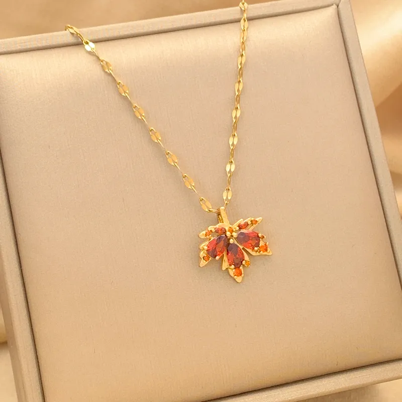 Red Maple Leave Anhänger Halsketten für Frauen süße romantische weibliche Halskette Damen Edelstahl Schmuck