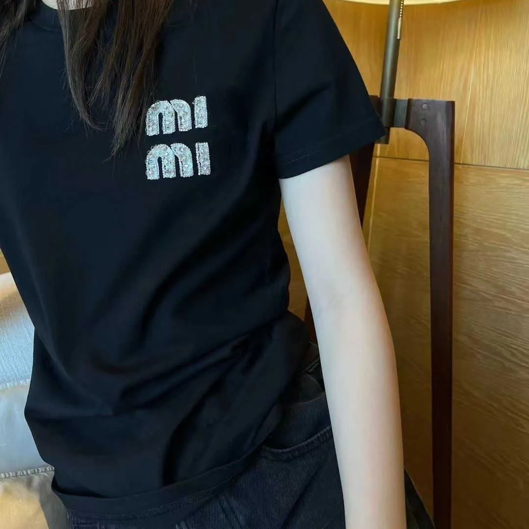Muimui T-shirt Luxury Designer Shirts Womens High Quality Fashion Crystal Crystal Letter Casual Round Nou T-shirt Loose 452 MUI MUIS SUMPLASSES T-SHIRT