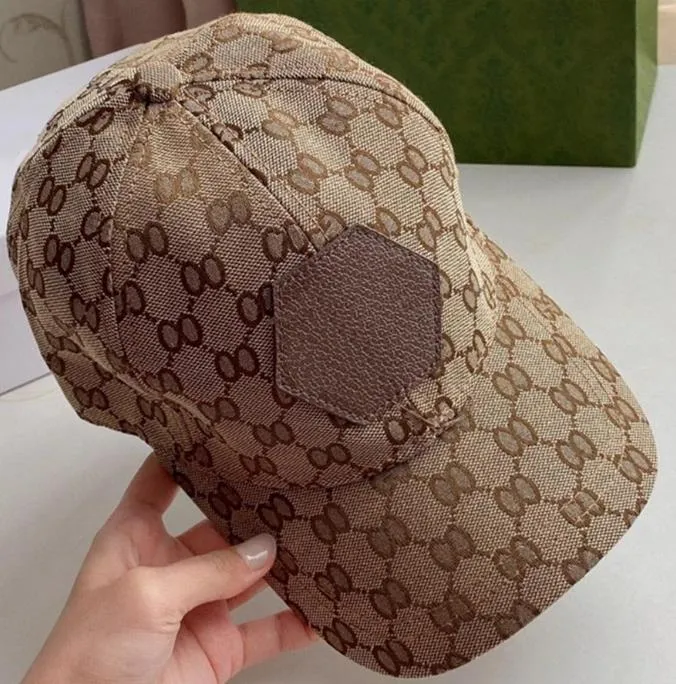 Men`s baseball cap designer Beanie Hat Women`s cap The same outdoor casual sunshade cap