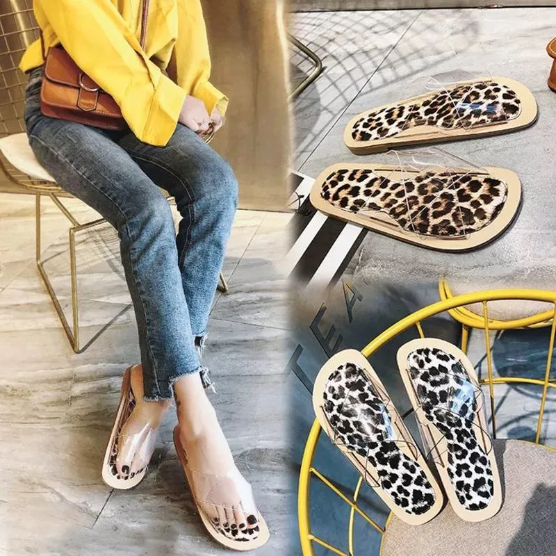 Slippers 2023 Moda Transparente Verão ao ar livre feminina feminina feminina leopardo mulheres lady casual confortável sandálias planas sapatos