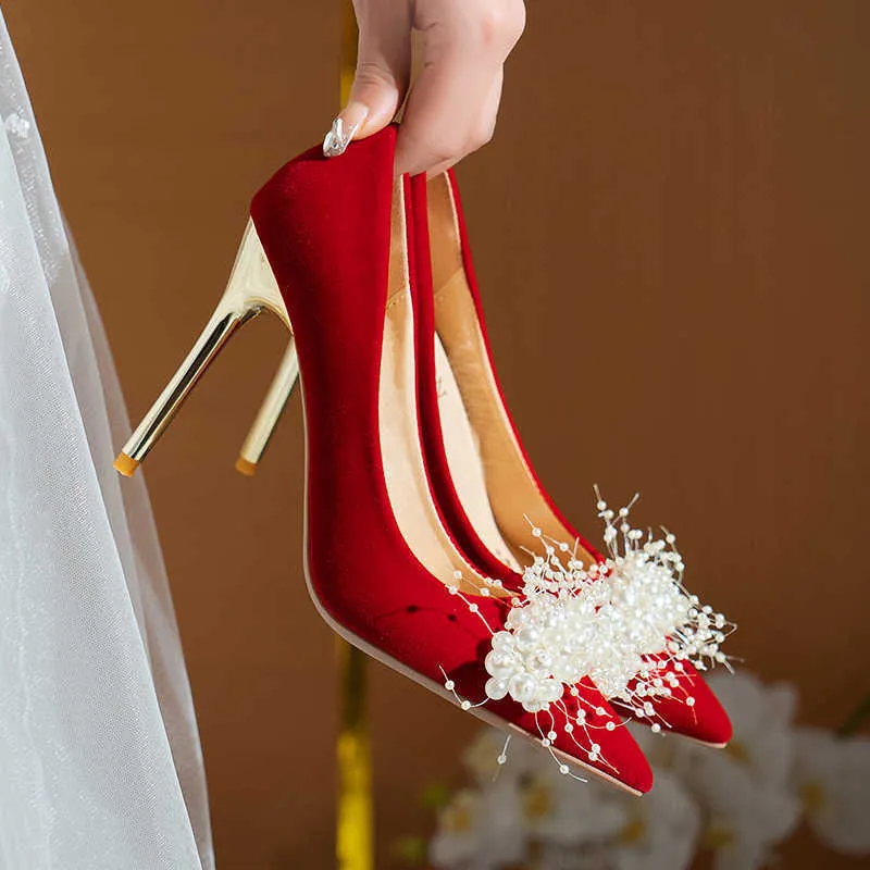 Sandaler brudbröllopspumpar hög häl kvinnors skor vår 2022 Röd mode pärla stilett moderna skor lyxig bankett med klänningar g230211