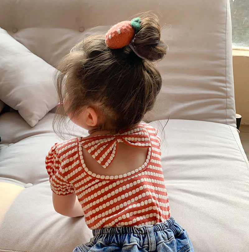 T-shirty jelenie Jonmi 2022 Summer New Korean Style Baby Girls w paski T-shirty Bowknot Backless Sleeve Tops Toddlery Tees T230209