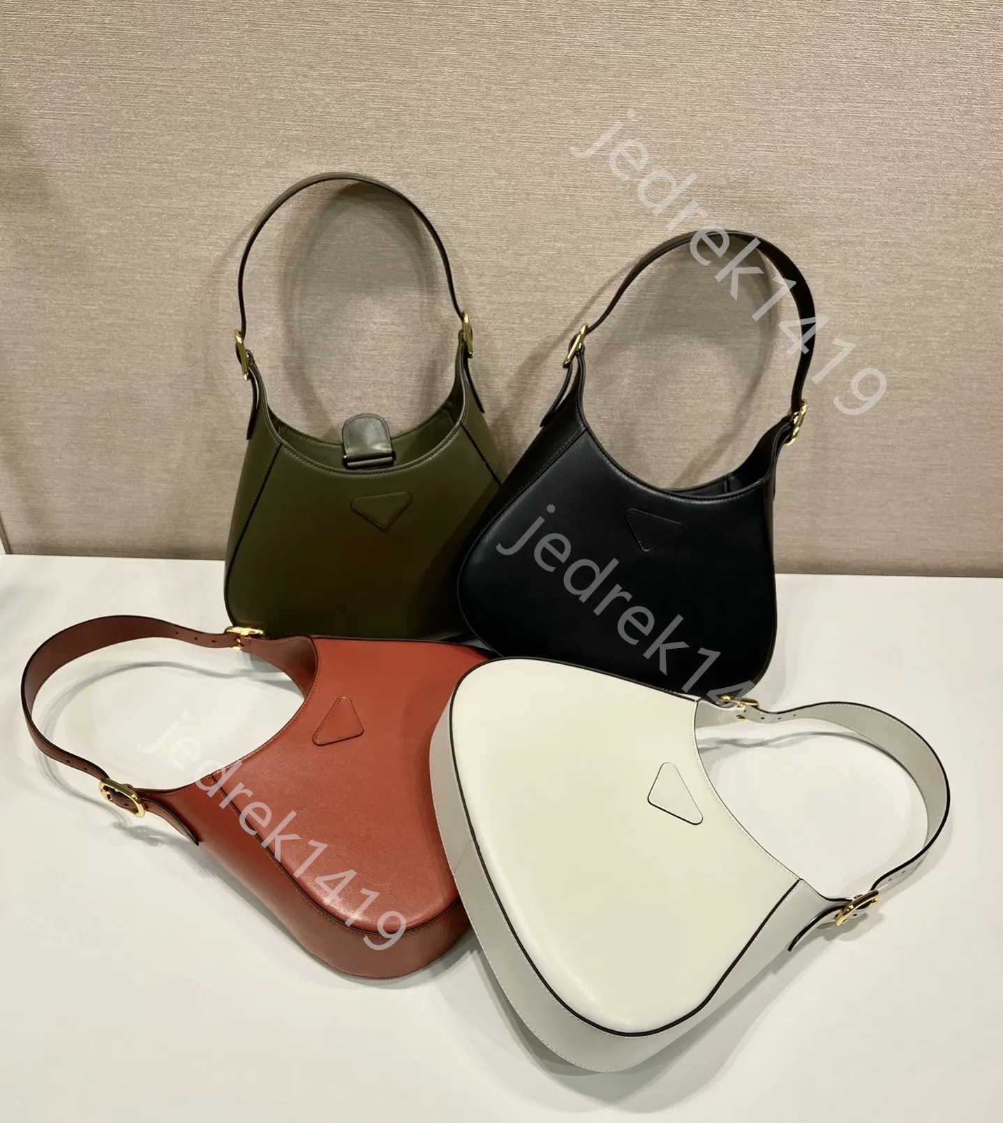 Cleo womens on sale messenger bag