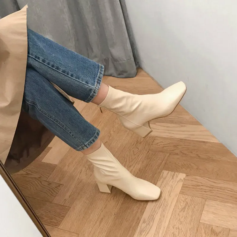 Сапоги сапоги женский британский стиль весна и осенний одиночные ботинки квадратные носки толстый каблук.