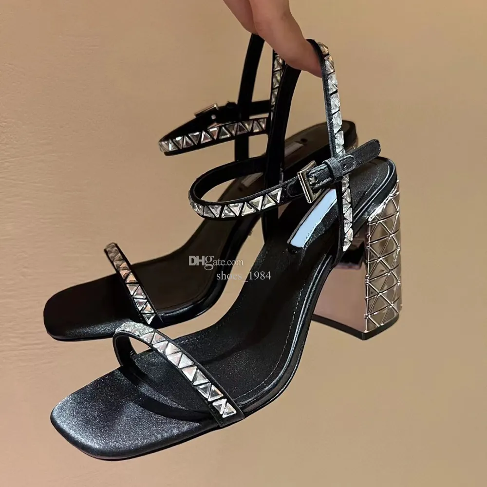 Rhinestone High Heeled Sandals Party Women Dance Shoe Formal Designer Sey Heels 5cm Lady Metal Heel Belt Buckle Thick Heel Woman Shoes Stor storlek 35-42 med