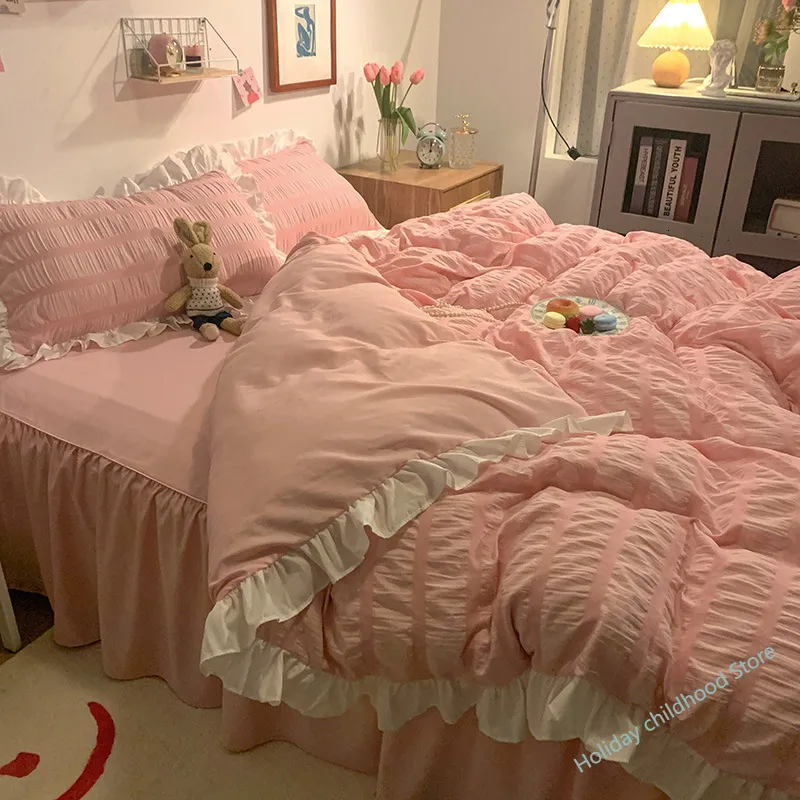 침구 세트 분홍색 주름 시어 스커커 이불 커버 세트 3/4pcs 침대 치마와 베개가있는 대체 회색 침구 세트 230211