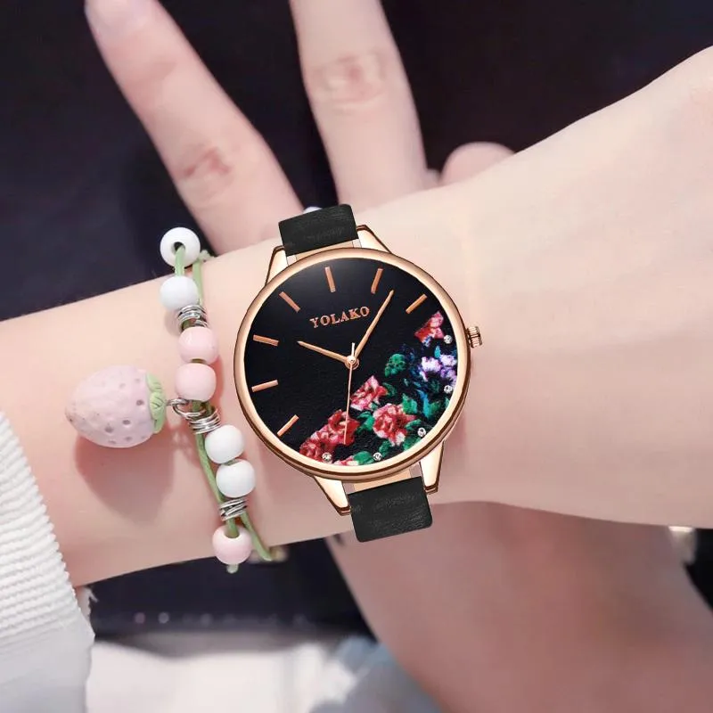 Armbandsur 2023 Frauen Uhren utsökta Einfache Stil Luxus Damen Quarz Armbanduhr Mode Lederband Uhr Kreative Kleid Geschenk