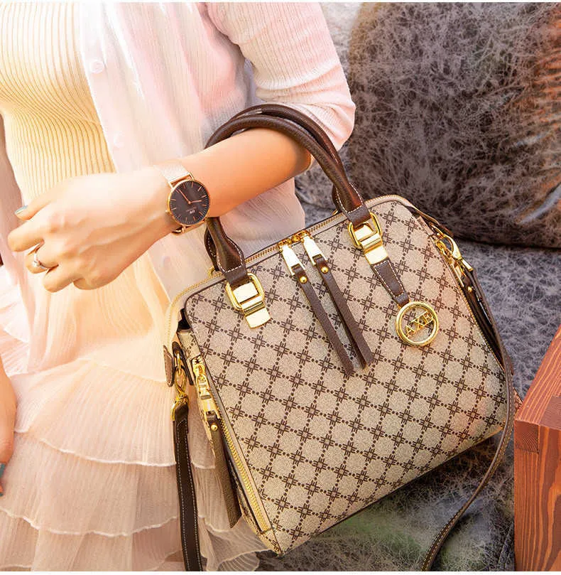 Leather hotsell handbags clearance