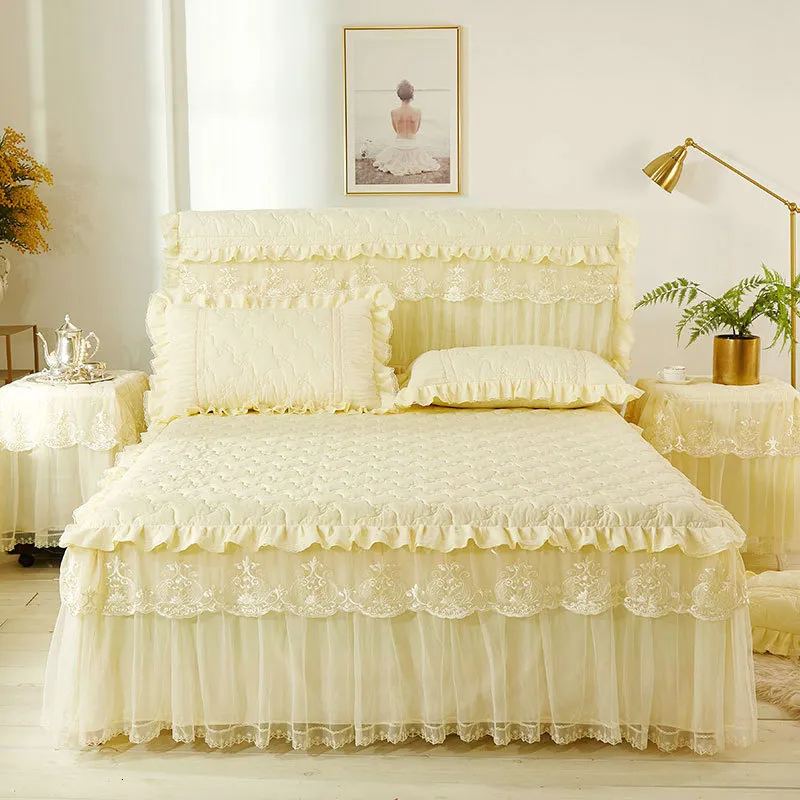 Jupe de lit Ensemble de literie jupe de lit en dentelle princesse coton literie couvre-lits taies d'oreiller drap de lit pour fille couvre-lit King/Queen taille 230211