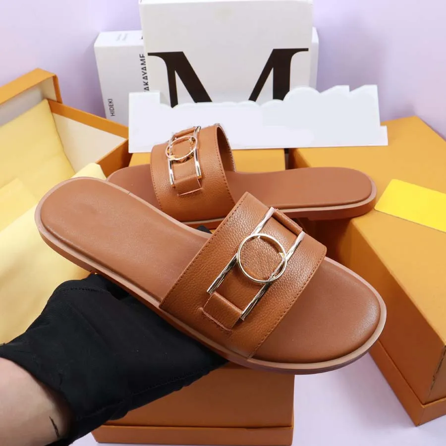 Flat stylish store slippers