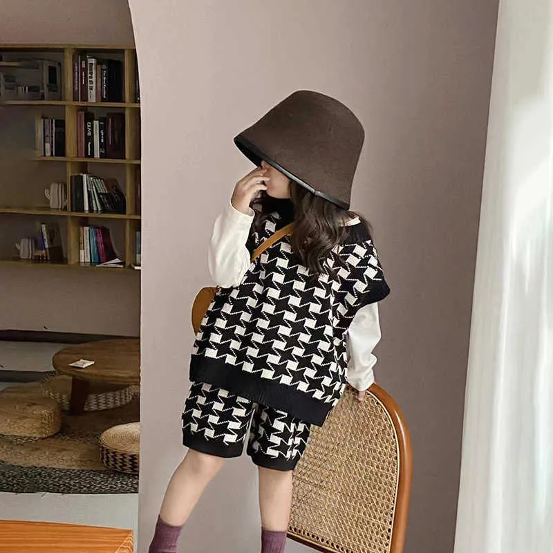 Clothing Sets Korean Spring Autumn New Girls' Knitted Black and White Plaid Suit Tank Top Sweater Shorts Two Piece Set