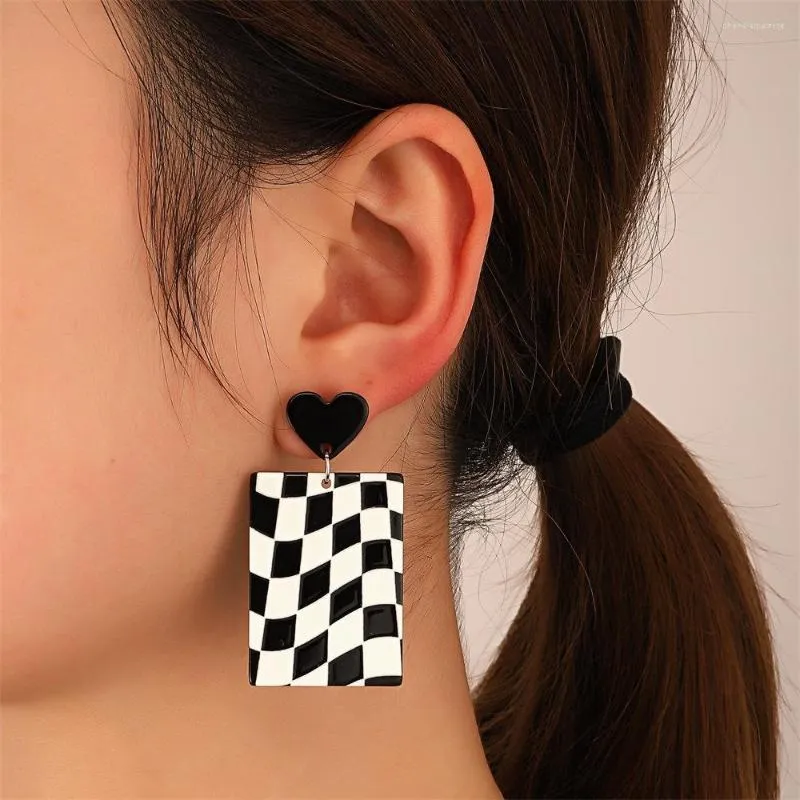 Boucles d'oreilles coréennes en acrylique noir blanc à carreaux, damier géométrique créatif pour femmes, boucles d'oreilles automne hiver 2CF3