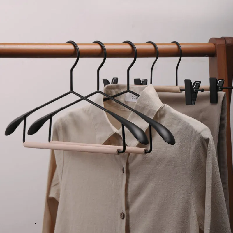Hängar rack trä metallhängare kappa järn för kläder bred axel garderob garderob kläder förvaring rack har träbyxor bar 230211