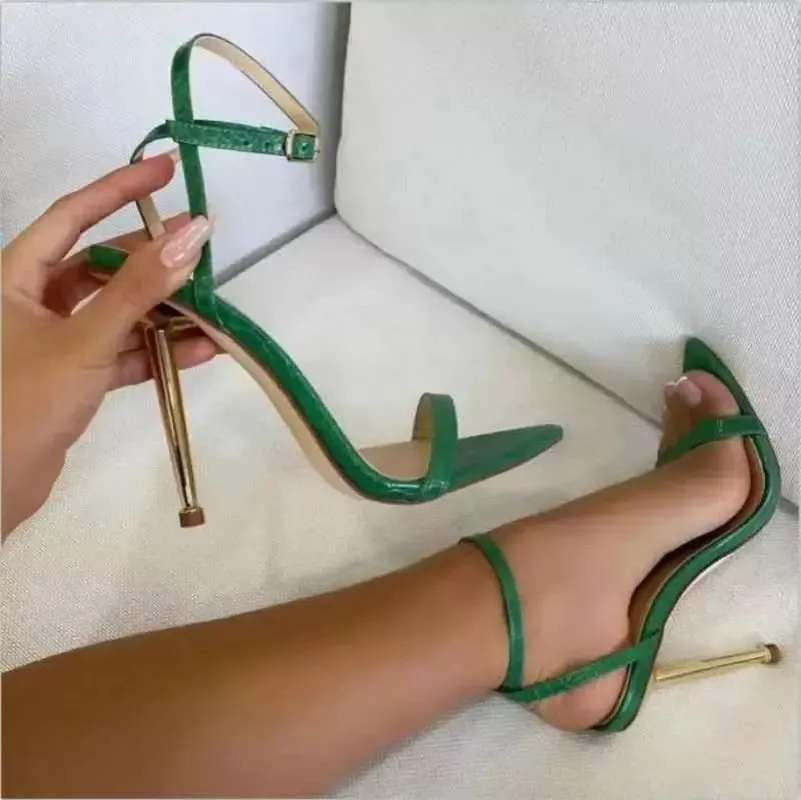 Ankel remsgr￶na kvinnors h￶ga klackar 11 cm sandaler pekade t￥ kvinnliga fest sexiga skor sandalias de mujer tofflor