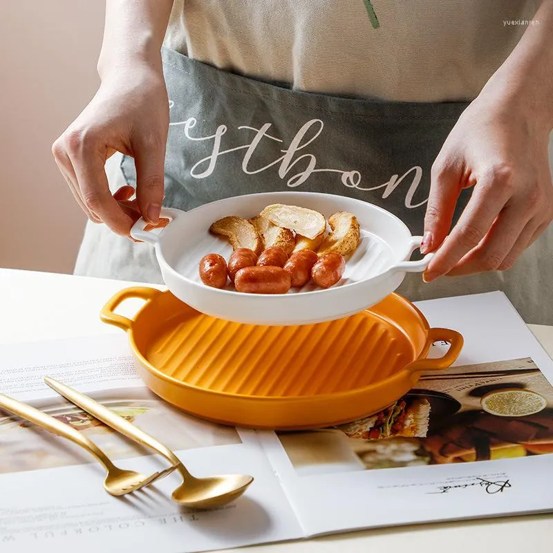 Piatti Nordic Creative Teglia da forno in ceramica Binaurale per uso domestico Piatto di riso al forno in linea Celebrity Forno a microonde rotondo