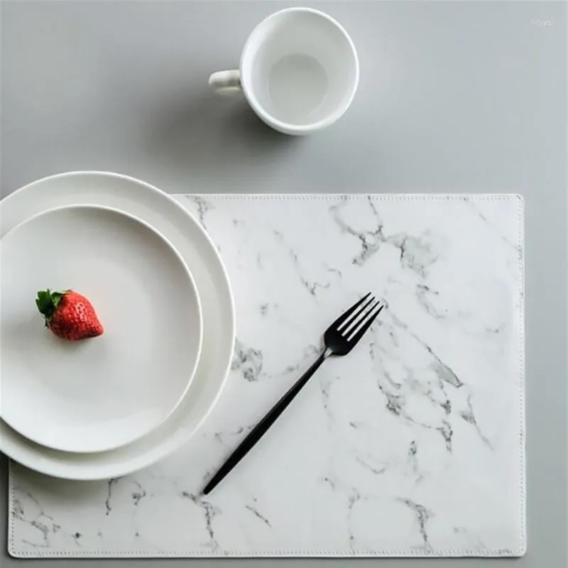 Tapetes de mesa Luxo PU Couro Put Placemat Preto Branco Padrão de mármore Isolamento de calor