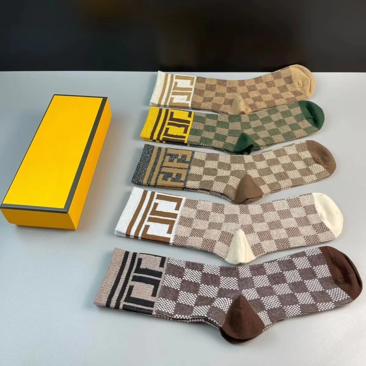 Designer Men And Women Socks Retro Letter Print Brand Fashion Sock For Men Autumn Winter Socks Wholesale From 4 42 DHgate