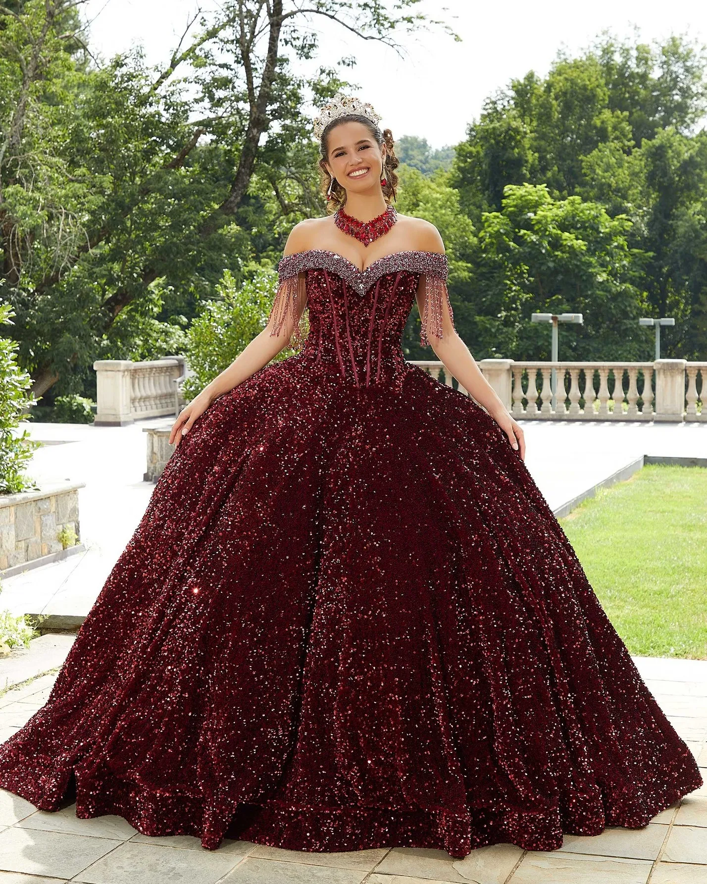 Sparkly Red Quinceanera Dress Ball Ballkl￤nningar Sekvensinerad Tassel fr￥n axeln Sweet 15 16 Girl Birthday Party Prom Dress Vestidos