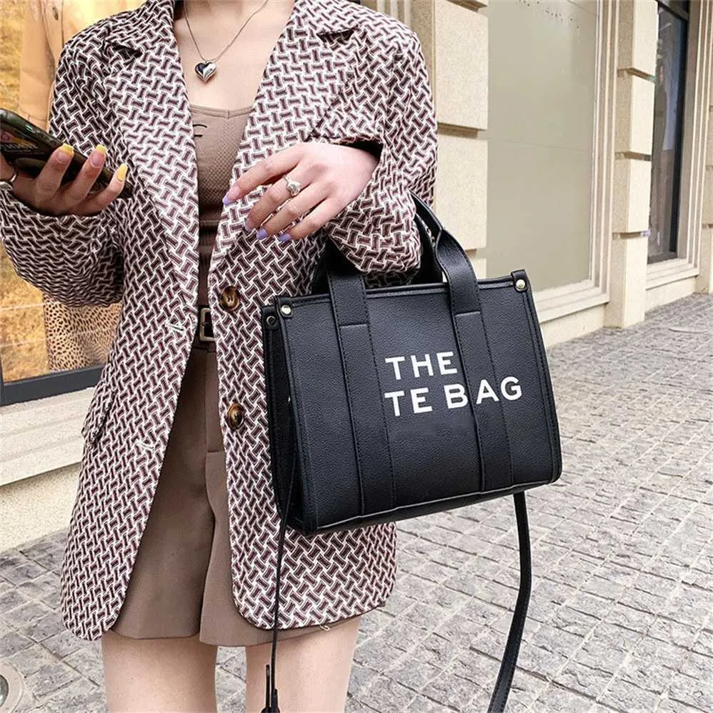 Ladies handbags clearance store