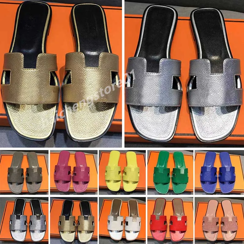 Marca famosa Zapatillas de playa Clásico Tacón plano Diseñador de verano Moda flops dama de cuero Diapositivas zapatos de mujer Baño de hotel Sandalias sexy Tamaño grande 35-42 b8