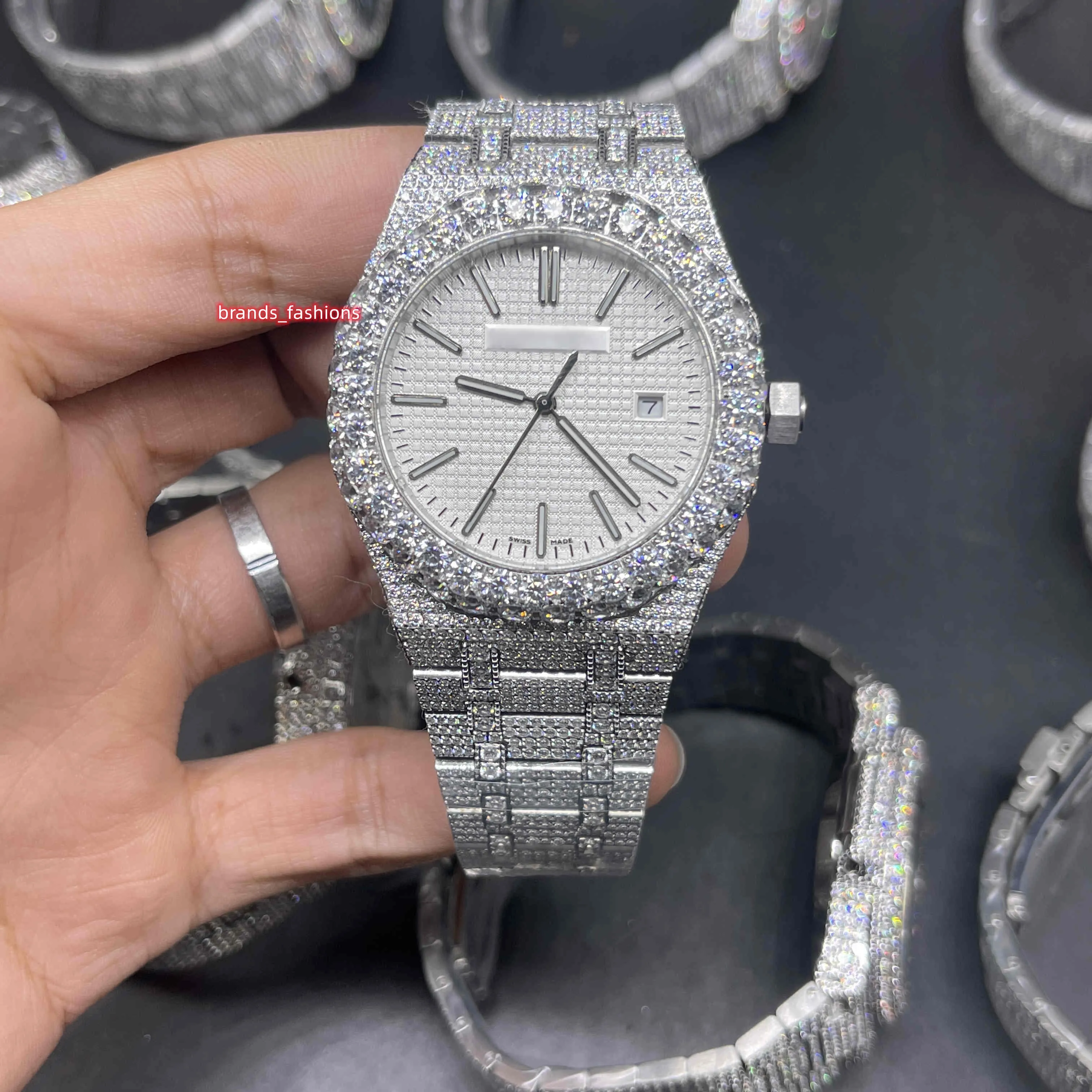 La dernière montre masculine Hip Hop en 2023 grande horloge de montre en diamant de qualité supérieure électroplate de montre brillante CZ Diamonds