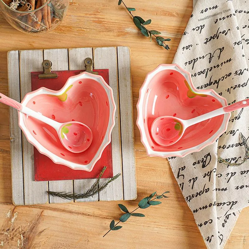 Bowls Kawaii Strawberry Hearts Bowl Cute Ceramic Noodle Fruit Breakfast Salad Rice Dessert Decorative Korean Kitchen Tableware