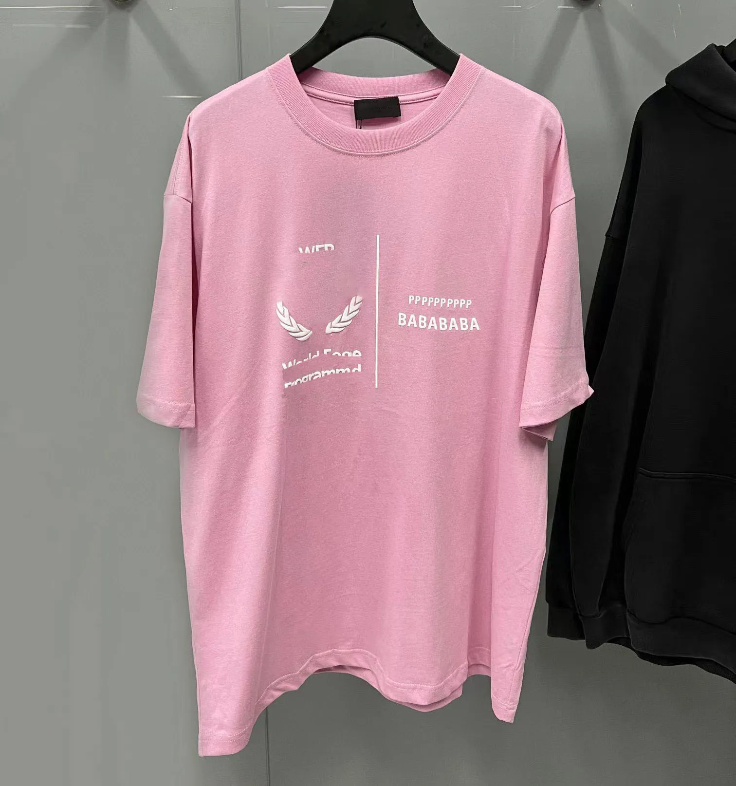 Designer m￤rke av lyx t-shirt herr t-shirt l￶st 100% bomullskl￤der spraybrev kort ￤rm v￥rens sommartider m￤n och kvinnor tees skjortor nya 2023