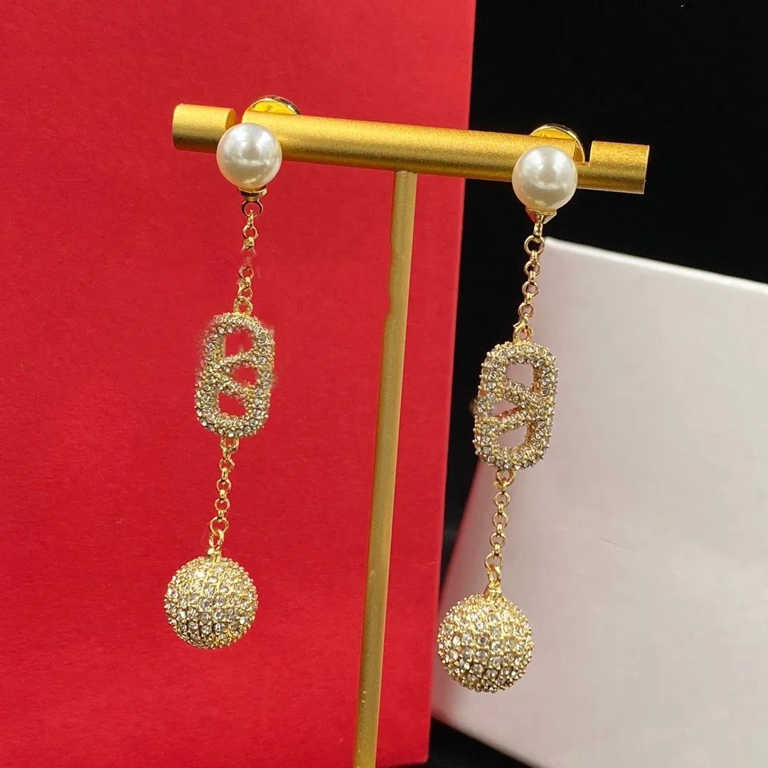 Stud 2023 Earrings Designer for Women Stud Heart Shape Pearl Crystal Gold Double V Letter S Sier Jewelry Classic 83