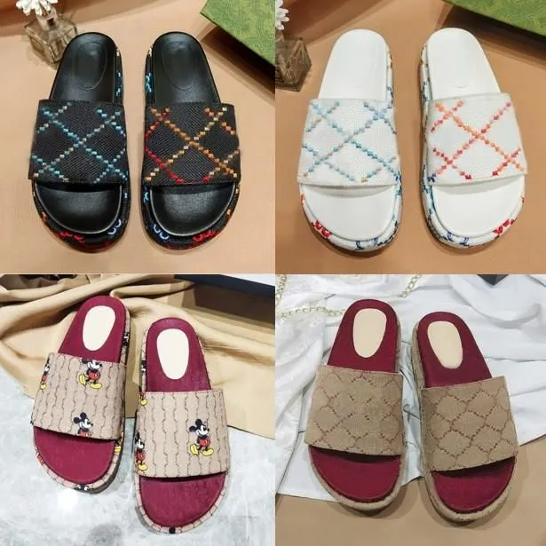 Designer lyxiga kvinnor g sandaler tjocka botten tofflor mens kvinnor glider platt broderi tryckt gel￩ gummi sandaler plattform kl￤nningskor h￶g h￤l st￶vlar 35-45