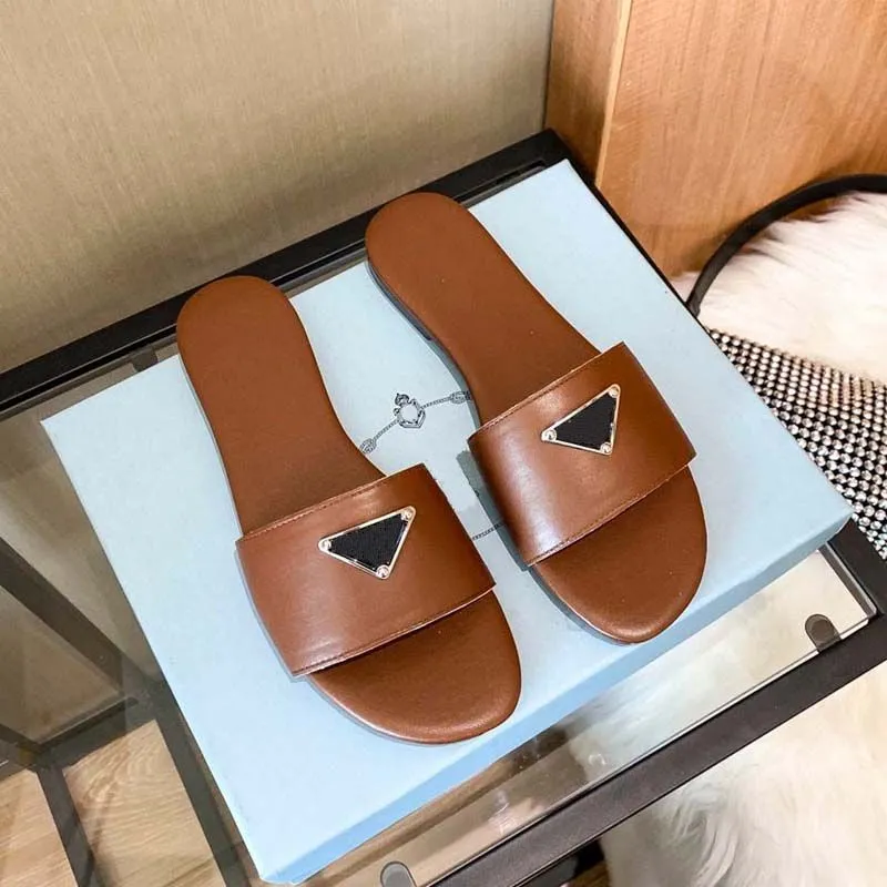 2023 Designer Slides Women Sandals slides Sexy real leather brand low heel shiny sandal Ladies Beach shoes Dress shoe platform house slipper sandal slippers